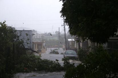Un carrer s'inunda durant el pas de l'huracà a Fajardo (Puerto Rico), el 6 de setembre.