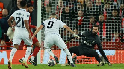 Karim Benzema marca el quinto gol del Real Madrid. 