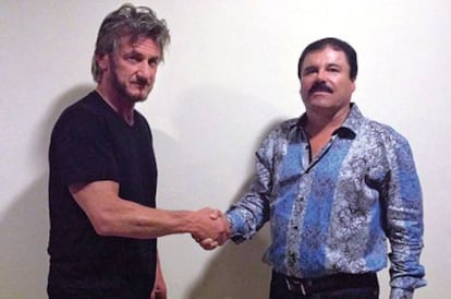 El actor Sean Penn se reunió en secreto en las montañas de Durango con el capo mexicano para una entrevista que fue publicada por la revista 'Rolling Stone'. Detrás del encuentro, el narcotraficante anidaba el sueño de rodar una película sobre su vida.