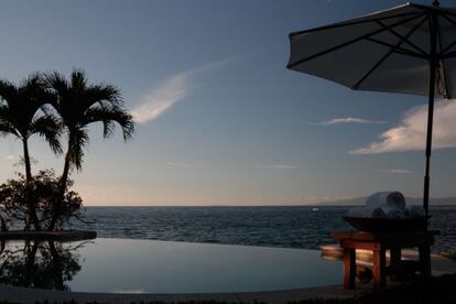 Vista desde la piscina de Hotelito Mío, en playa Caballo, Puerto Vallarta.