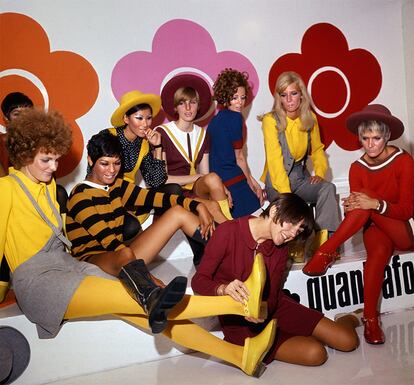 La exposición recogerá más de 200 prendas, incluyendo piezas del archivo personal de la diseñadora y otras recopiladas a través del hashtag #WeWantQuant. "Queremos escuchar a las mujeres que llevaron los revolucionarios diseños de Mary Quant y experimentaron el atractivo de la marca de primera mano. Para ayudarnos a contar estas increíbles historias, estamos pidiéndole a la gente que revise los áticos, los armarios, así como los álbumes de fotos familiares, para tener la oportunidad de participar en nuestra exhibición", asegura Jenny Lister, comisaria de la muestra.