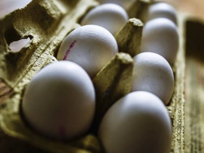 Una caja de huevos.