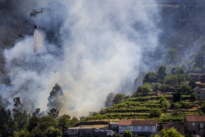 Vista del incendio en Soutomaior (Pontevedra), el 10 de agosto.