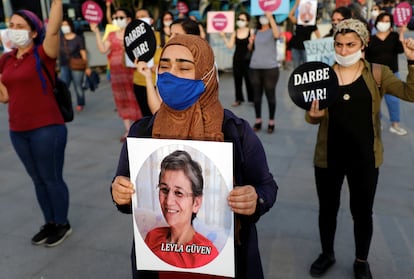 Una manifestación contra la detención de la diputada Leyla Güven el pasado junio, en Estambul.