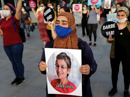 Una manifestación contra la detención de la diputada Leyla Güven el pasado junio, en Estambul.