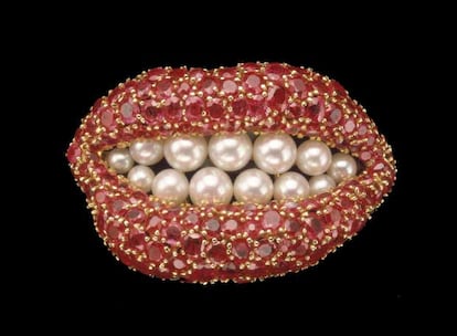 <i>Labios de rubí,</i> <b>broche diseñado por Dalí.