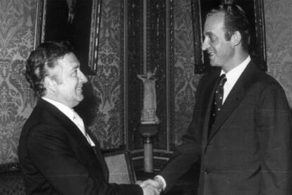Mendo es recibido en audiencia por el Rey en 1976, cuando era director gerente de la agencia Efe.