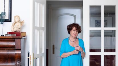 La periodista y escritora Rosa Villacastín en su casa de Marbella, el 8 de julio de 2024.
