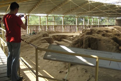 Huaca de Las Balsas es la más reciente joya desenterrada en Túcume. En apenas unos meses de paciente trabajo ya se han rescatado valiosos bajorrelieves ceremoniales: escenas de sacrificios humanos  y recolección de la preciada concha de 'mullu', que rinden culto al mar. Algunos todavía se encuentran en proceso de desalinización y extracción de la humedad, pero ya se exponen al público.