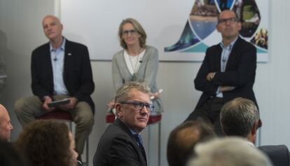 Eugenio Calabuig, presidente de Aguas de Valencia, se gira durante la presentaci&oacute;n del proyecto de Avanqua.