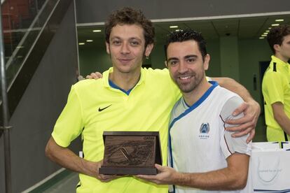 Valentino Rossi y Xavi Hernández, en la Aspire Academy.