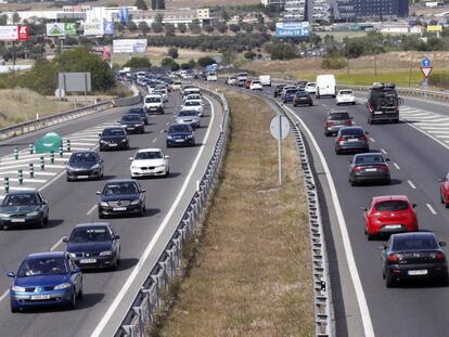 Tr&aacute;fico a la altura del kil&oacute;metro 20 de la A-5 (autov&iacute;a de Extremadura)