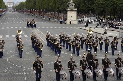 El desfile anual del Día de la Bastilla cuenta con tropas de Australia y Nueva Zelanda como invitados especiales entre los 3.000 soldados que marcharán hasta la avenida de los Campos Eliseos. Estarán acompañados por 200 vehículos y 85 aviones.