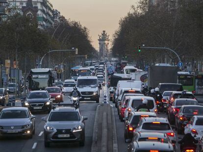 Trànsit a Barcelona amb les càmeres de control de la zona de baixes emissions (ZBE).