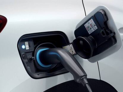 OCU: “Cargar un coche eléctrico llega a ser más caro que repostar gasolina”