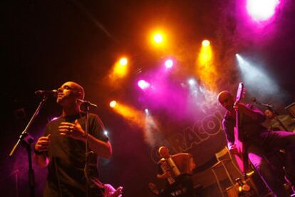 Un momento del concierto del grupo Berrogüetto en la sala Caracol.