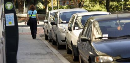 Zona de estacionamiento regulado en los alrededores del Parque del Retiro.