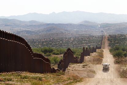 Muro fronterizo entre EEUU y México en el desierto de Sonora, en 2010.