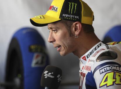 El piloto italiano Valentino Rossi, tras obtener el primer puesto en la primera serie de entrenamientos libres en Laguna Seca.