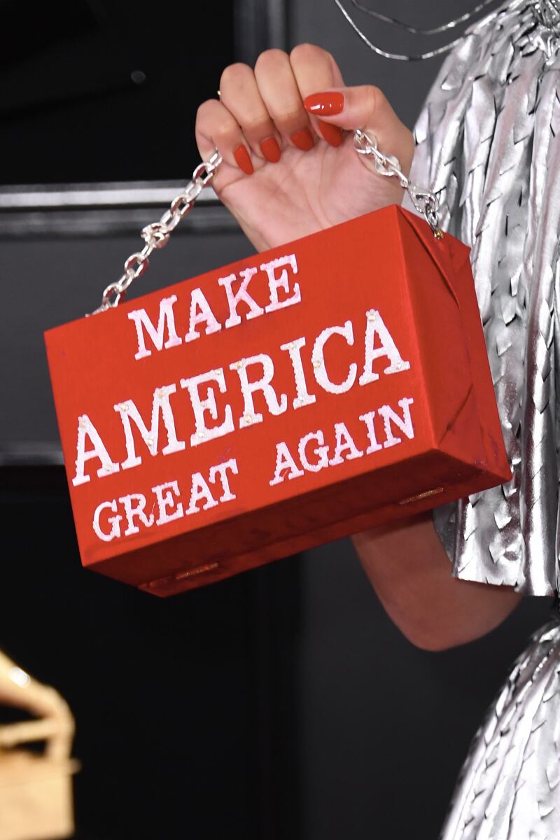 En su bolso podría leerse: