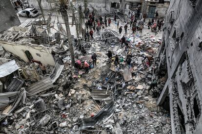 Ruinas de un edificio palestino tras un ataque israelí en Gaza el 12 de enero.