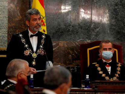 El presidente del CGPJ, Carlos Lesmes, y el rey Felipe VI, durante un acto el pasado septiembre.