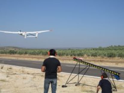 El primer vuelo de un dron fuera de la l&iacute;nea de vista, ayer en Ja&eacute;n.