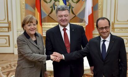 Merkel, Hollande y Petró Poroshenko, en Kiev.