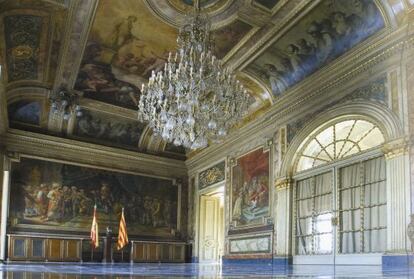Salón de Carlos III de la antigua aduana, sede actual de la Delegación del Gobierno de Cataluña con el ciclo de pinturas de Pere Pau Montanyà.