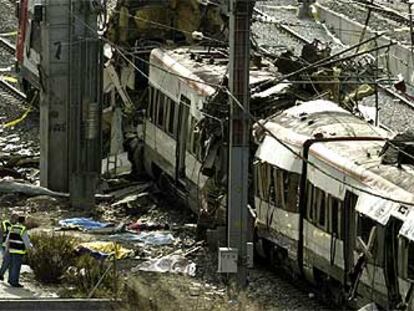 Aspecto de uno de los trenes destruidos por los atentados del 11-M en Madrid.