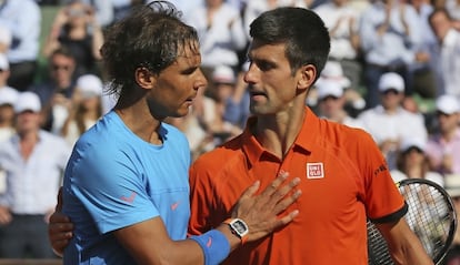 Nadal felicita a Djokovic por la victoria.