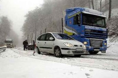 El puerto de Ibañeta, en Navarra, ha sido uno de los más afectados por la nieve.