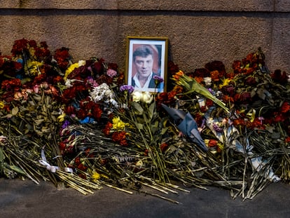 Memorial a Boris Nemtsov, asesinado en 2015, en Moscú, el 6 de marzo. 