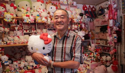 Masao Gunji, un policía jubilado de Japón es el dueño de la mayor colección de objetos de Hello Kitty del mundo.
