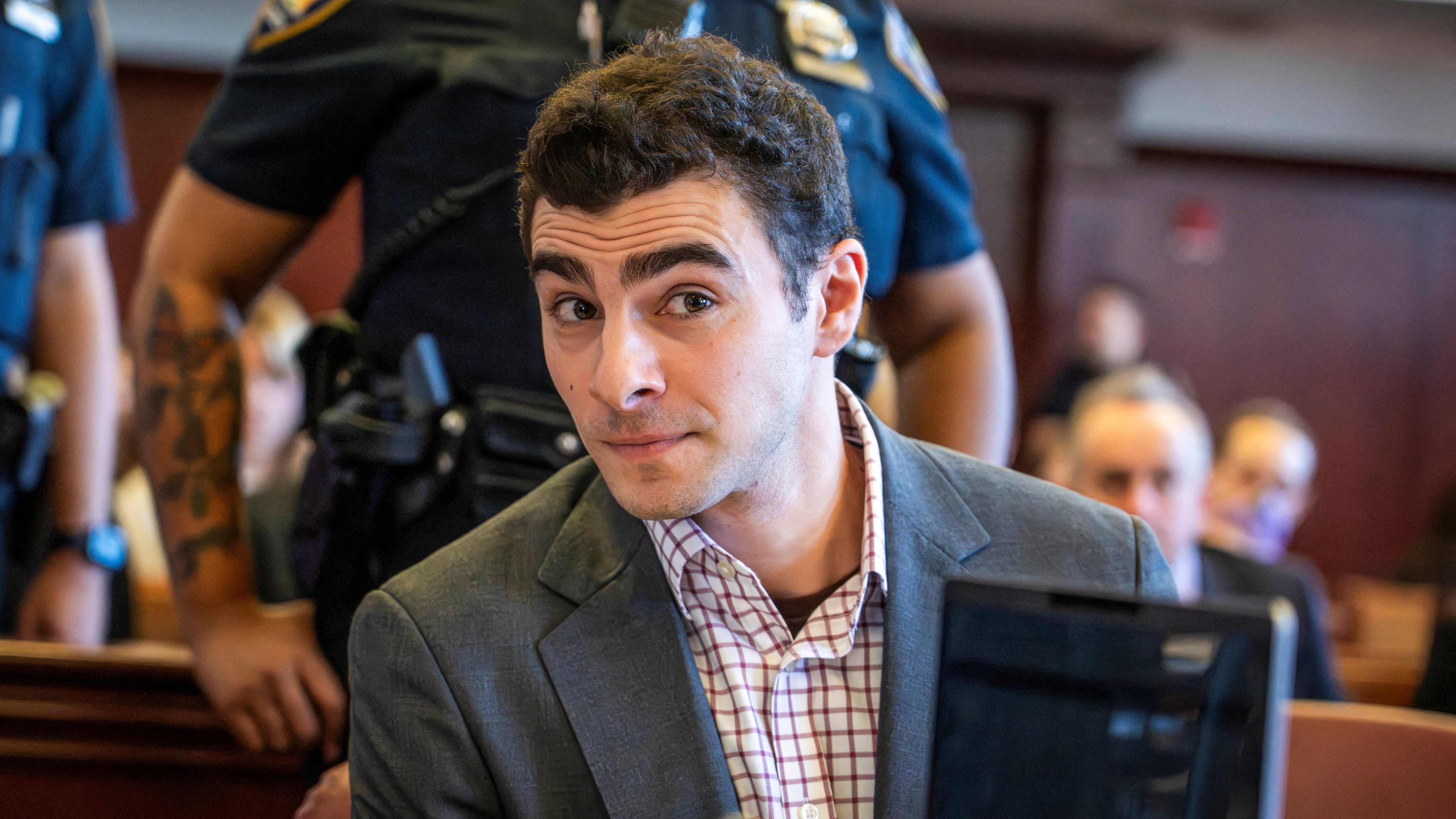 La defensa de Luigi Mangione pide que se desestimen pruebas clave en su juicio por el asesinato del CEO de UnitedHealthcare