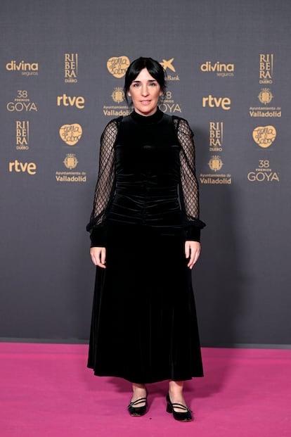 La directora Alauda Ruiz de Azúa ('Cinco lobitos'), con un vestido negro de mangas con transparencias.
