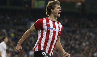 Llorente celebra un gol ante el Real Madrid la pasada temporada