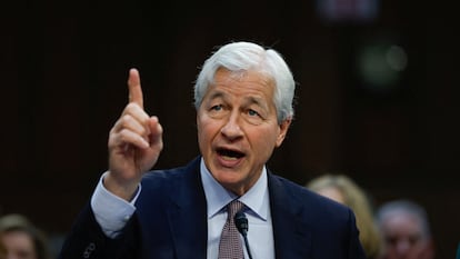 El presidente y consejero delegado de JPMorgan Chase, Jamie Dimon, en una comparecencia en el Senado de Estados Unidos, en diciembre.