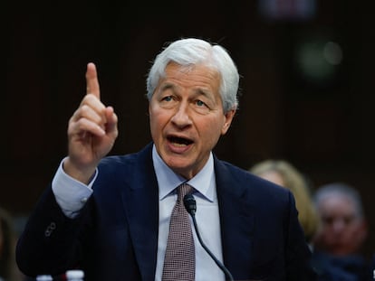 El presidente y consejero delegado de JPMorgan Chase, Jamie Dimon, en una comparecencia en el Senado de Estados Unidos, en diciembre.