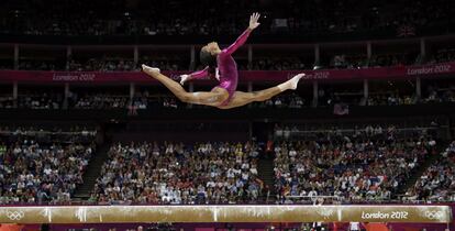The American Gabrielle Douglas performs her exercise in the equilibrium bar.