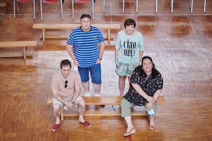 Members of the management team at Dos de Mayo public school in Castejón (Navarre), which dropped out of the bilingual education program.