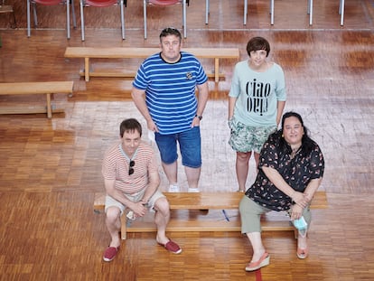 Members of the management team at Dos de Mayo public school in Castejón (Navarre), which dropped out of the bilingual education program.