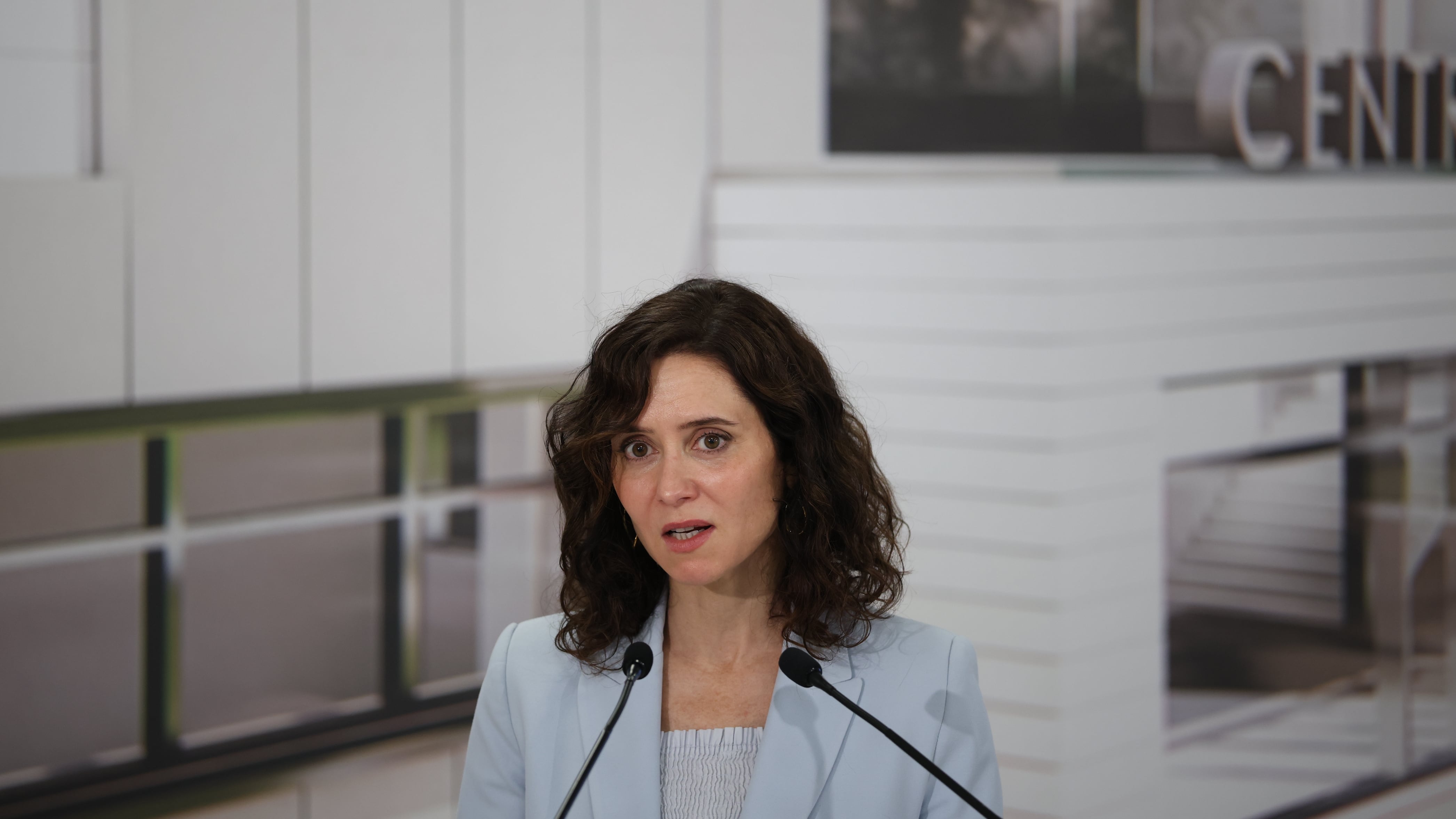 Ayuso insiste en no trasladar el Guernica a Bilbao: “Me parece que es cateto. La cultura es universal”