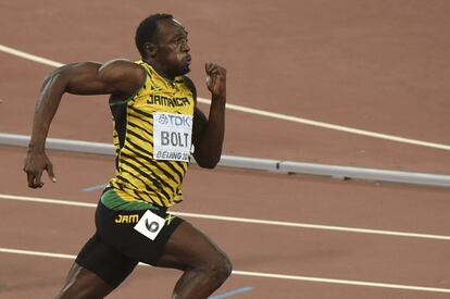 Bolt, sortint de la corba dels 200 metres.