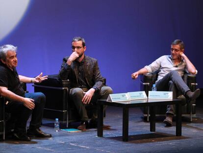 Bernardo Atxaga, Javier G&oacute;mez Santander y Eduardo Marina, en el festival E&ntilde;e.