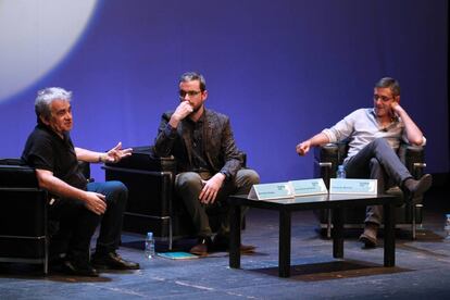 Bernardo Atxaga, Javier G&oacute;mez Santander y Eduardo Marina, en el festival E&ntilde;e.