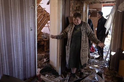 Olha Andreevna, de 68 años, en su casa en Malotaranivka, localidad muy cercana a Kramatorsk, tras el ataque ruso del sábado. 