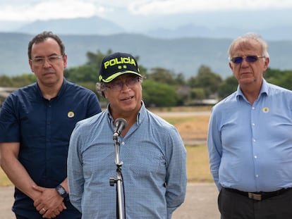 El presidente Gustavo Petro da una declaración luego de visitar corregimiento de San Luis, en Neiva, Huila.