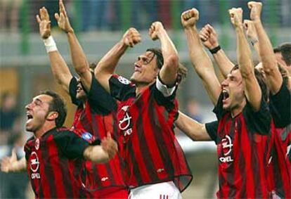 Los jugadores del Milan celebran la clasificación.