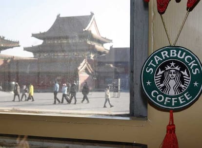 Vista de la Ciudad Prohibida desde el local de Starbucks en el antiguo recinto imperial de Pekín.